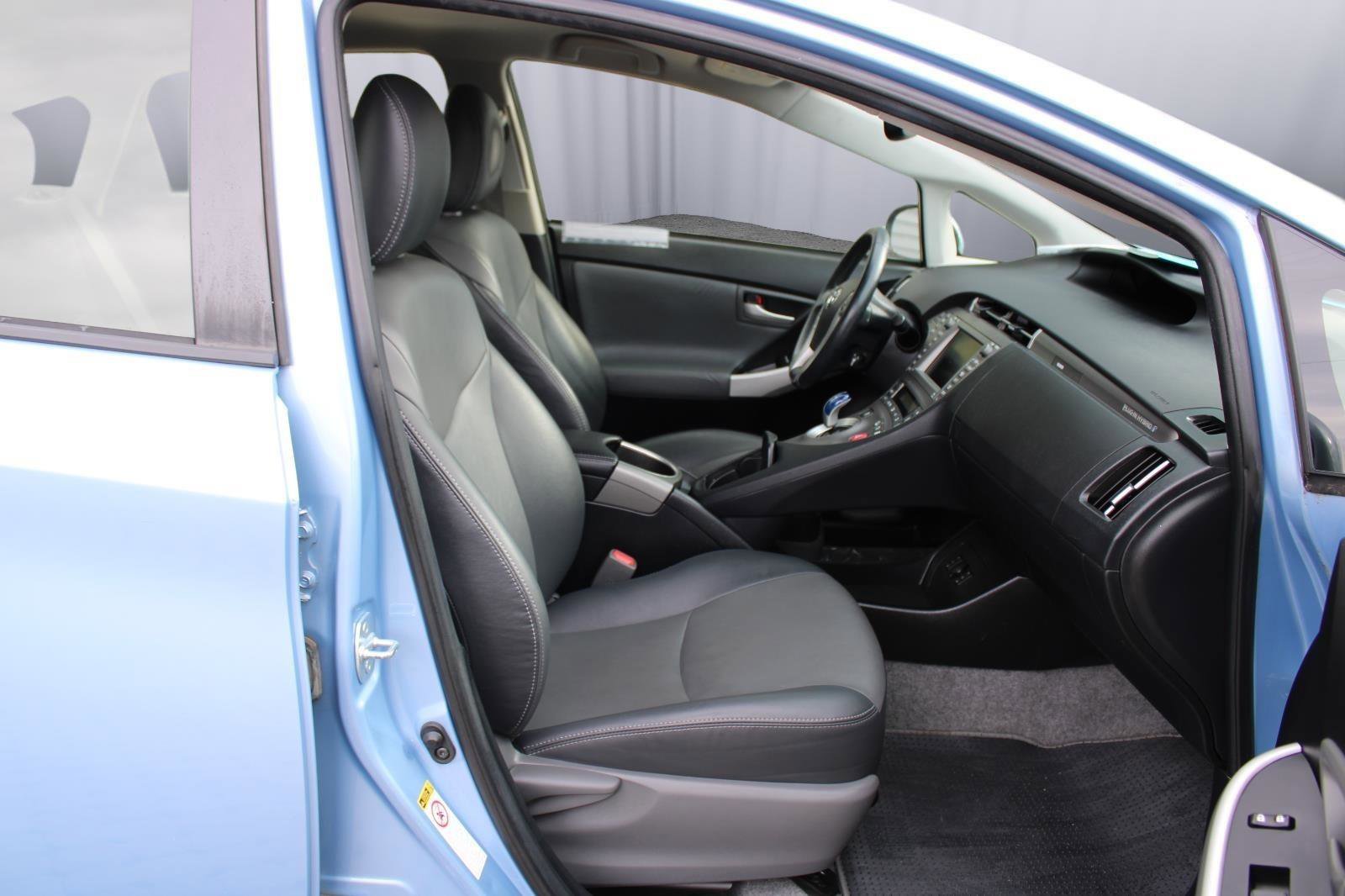 Used 2015 Toyota Prius Prime Advanced image 35