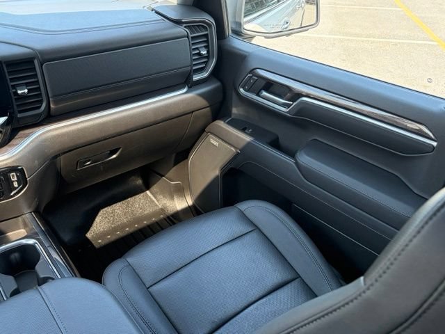 Used 2023 Chevrolet Silverado 1500 LTZ w/ LTZ Premium Package AWD/4WD image 33