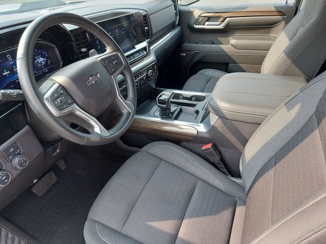 Used 2024 Chevrolet Silverado 1500 LT Trail Boss w/ Convenience Package II AWD/4WD image 9