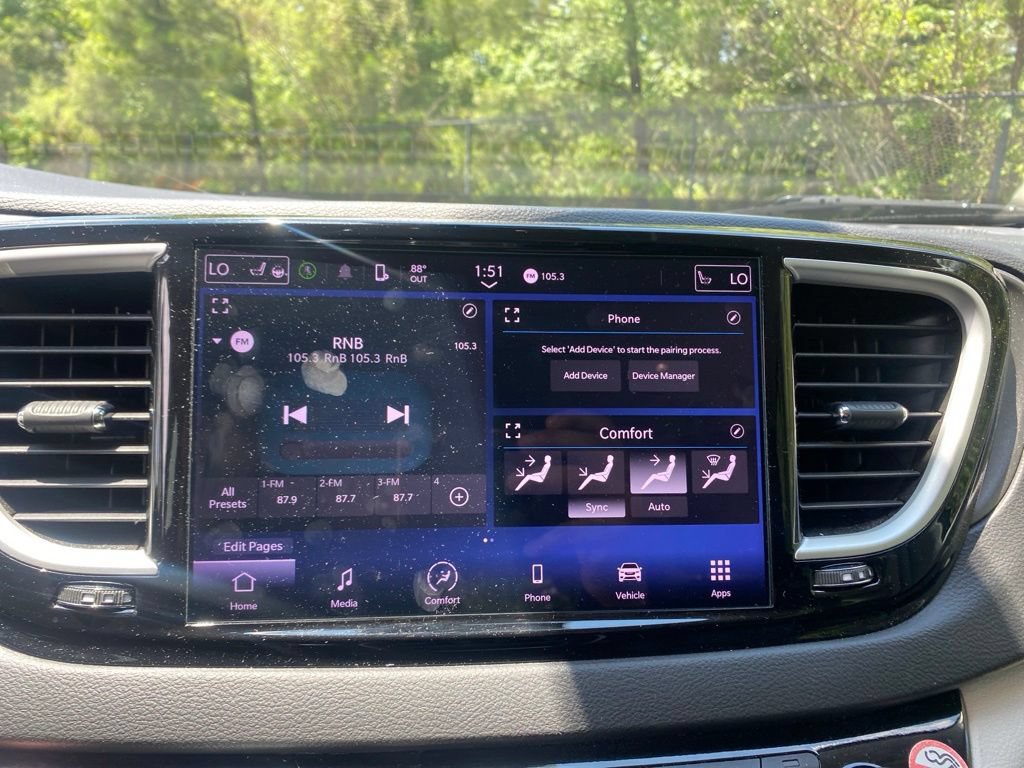 Used 2024 Chrysler Pacifica Touring-L FWD image 22