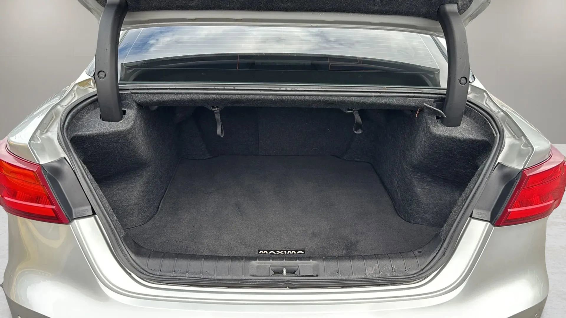 Used 2017 Nissan Maxima Platinum image 41