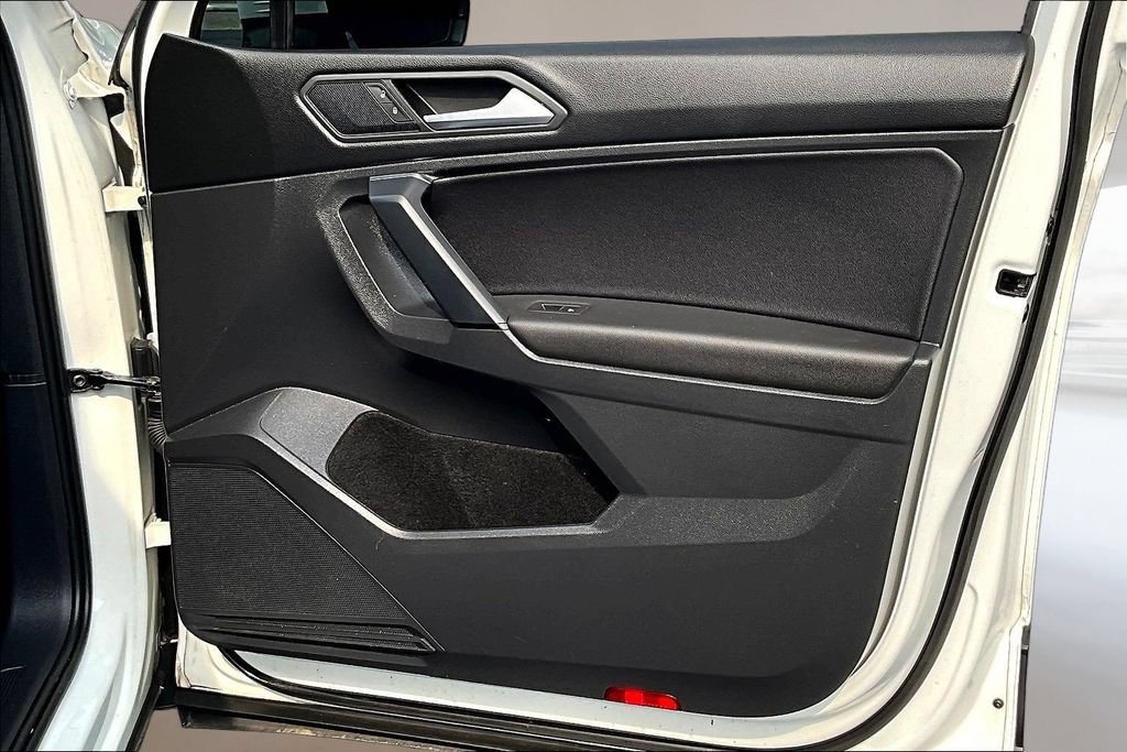 Used 2019 Volkswagen Tiguan SE w/ Panoramic Sunroof Package FWD image 26