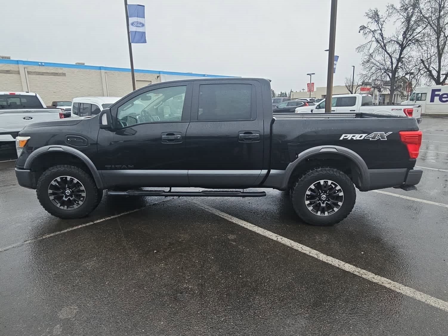 Used 2017 Nissan Titan PRO-4X w/ Pro-4x Convenience Package image 5