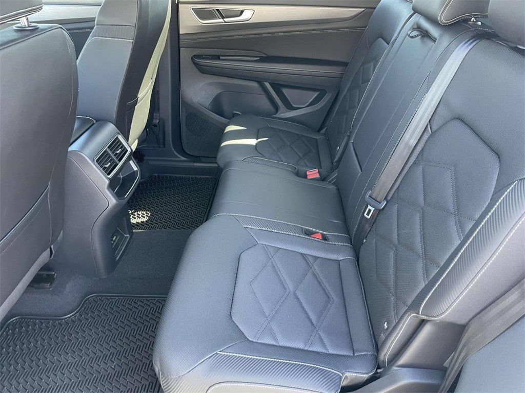 New 2026 Volkswagen Atlas Cross Sport SE FWD image 17