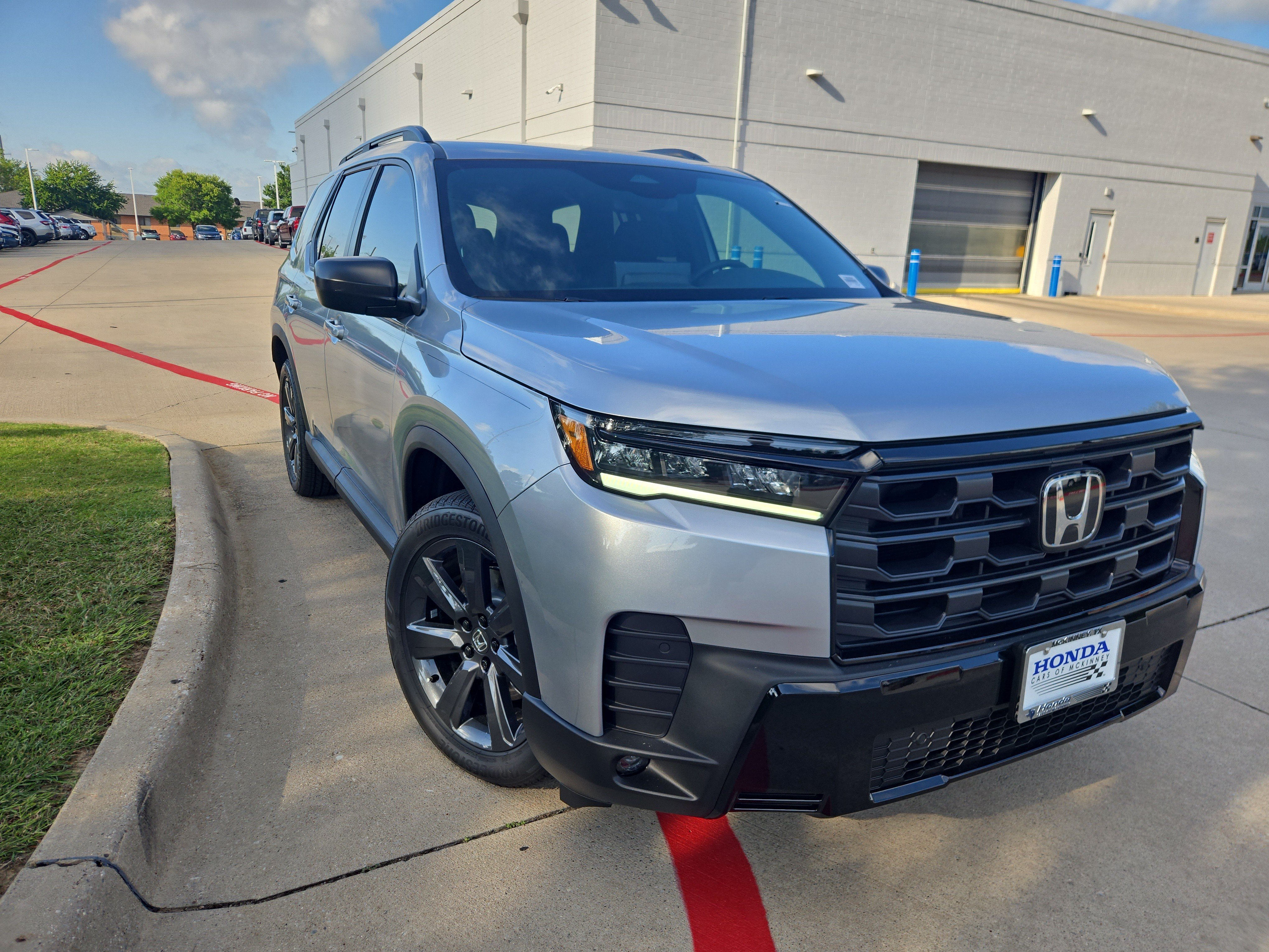 New 2026 Honda Pilot Sport image 2