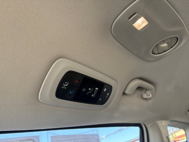 Used 2023 Chrysler Voyager LX FWD image 29