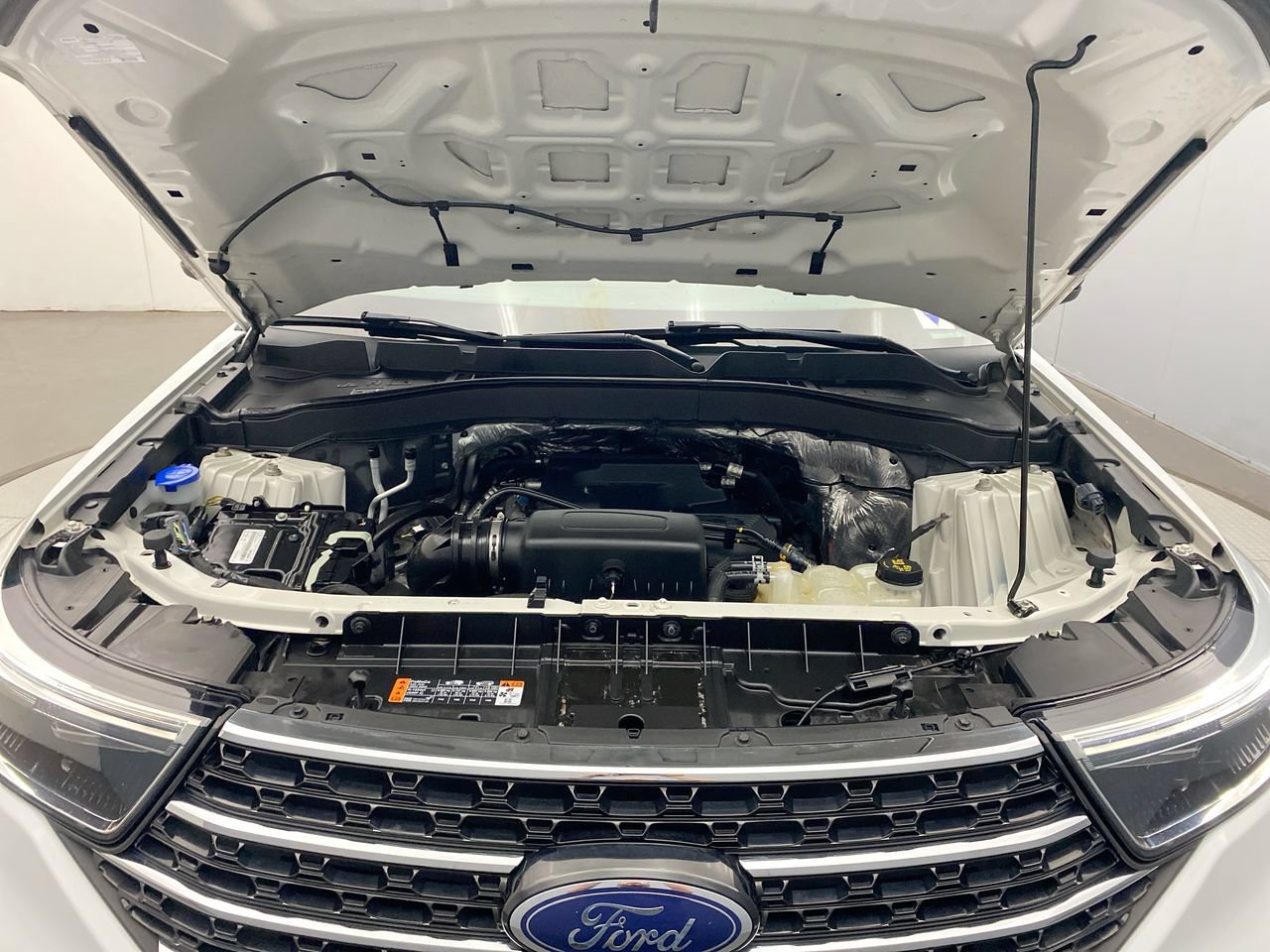 Used 2020 Ford Explorer XLT w/ Class III Trailer Tow Package AWD/4WD image 11