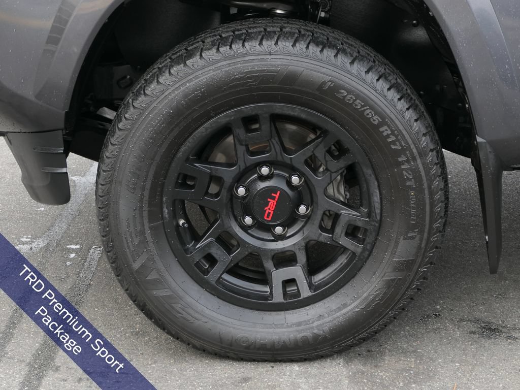 Used 2018 Toyota Tacoma TRD Sport w/ TRD Premium Sport Package RWD image 11