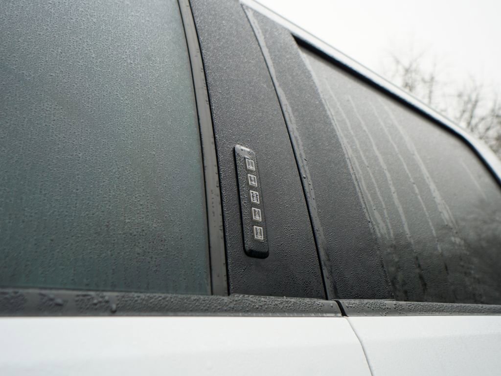 Used 2023 Ford F250 Lariat w/ Black Appearance Package image 11