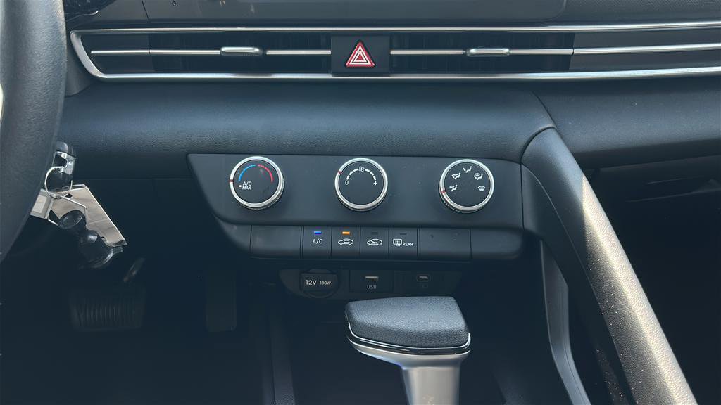 Certified 2025 Hyundai Elantra SE image 19