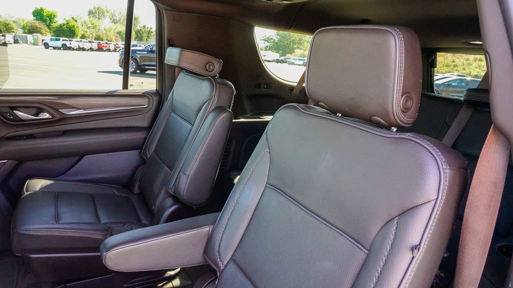 Used 2023 GMC Yukon XL Denali AWD/4WD image 14