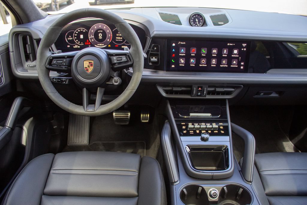 Used 2025 Porsche Cayenne GTS AWD/4WD image 13