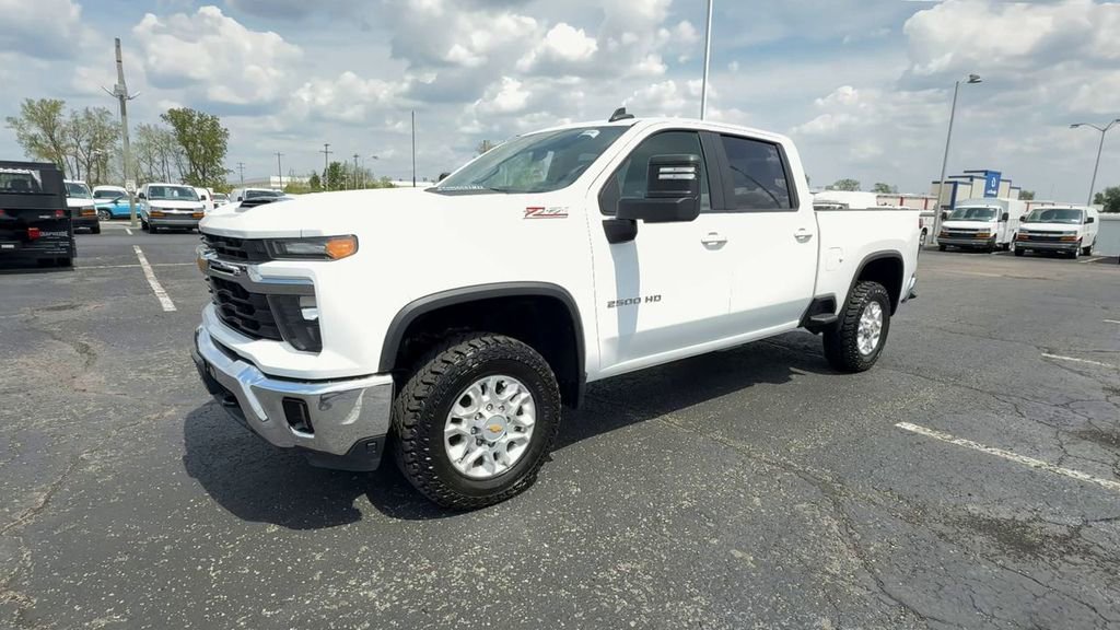 Used 2025 Chevrolet Silverado 2500 LT AWD/4WD image 4