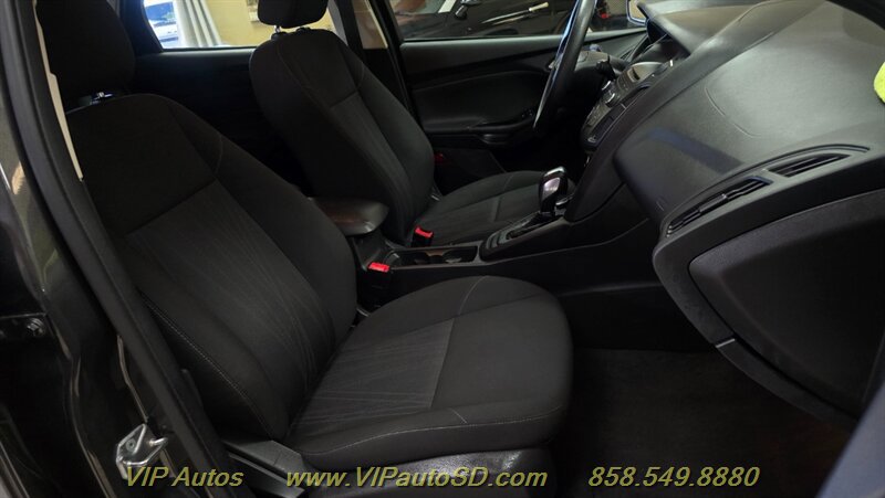 Used 2015 Ford Focus SE FWD image 15