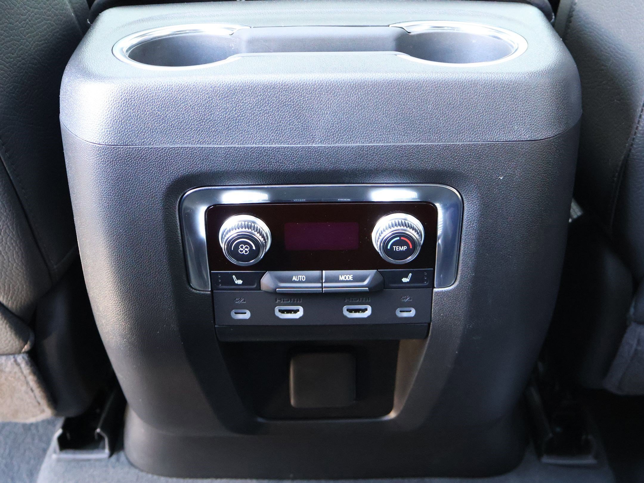 Used 2024 GMC Yukon Denali w/ Advanced Technology Package AWD/4WD image 24