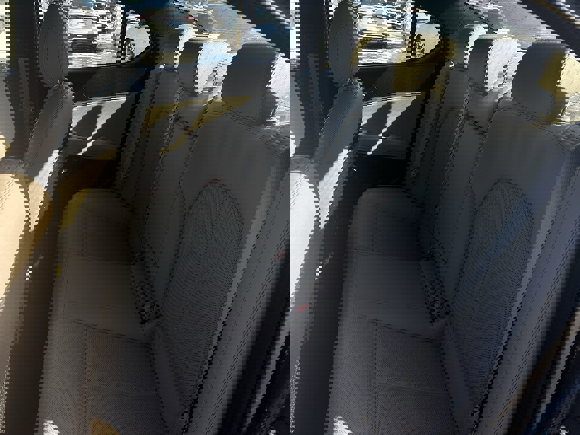 Used 2023 Genesis G70 2.0T image 24