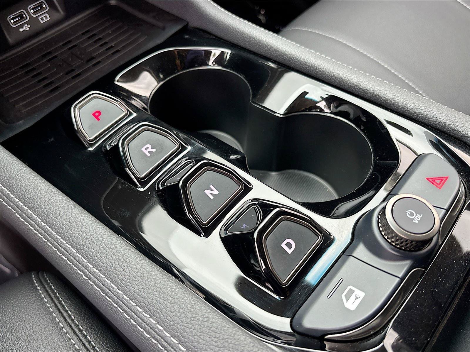 New 2025 VinFast VF 8 Eco AWD/4WD image 16