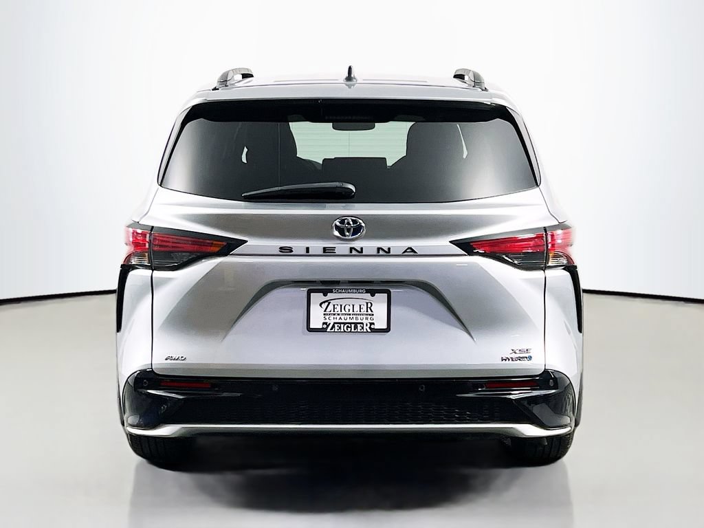 Used 2023 Toyota Sienna XSE w/ XSE Plus Package AWD/4WD image 6