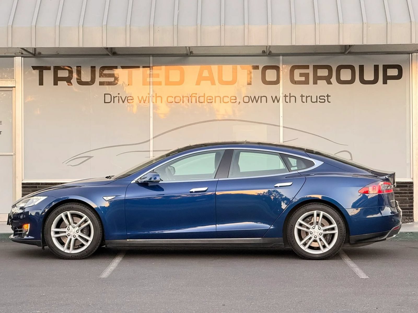 Used 2016 Tesla Model S 70 RWD image 4
