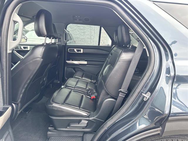 Used 2022 Ford Explorer XLT w/ Equipment Group 202A image 8