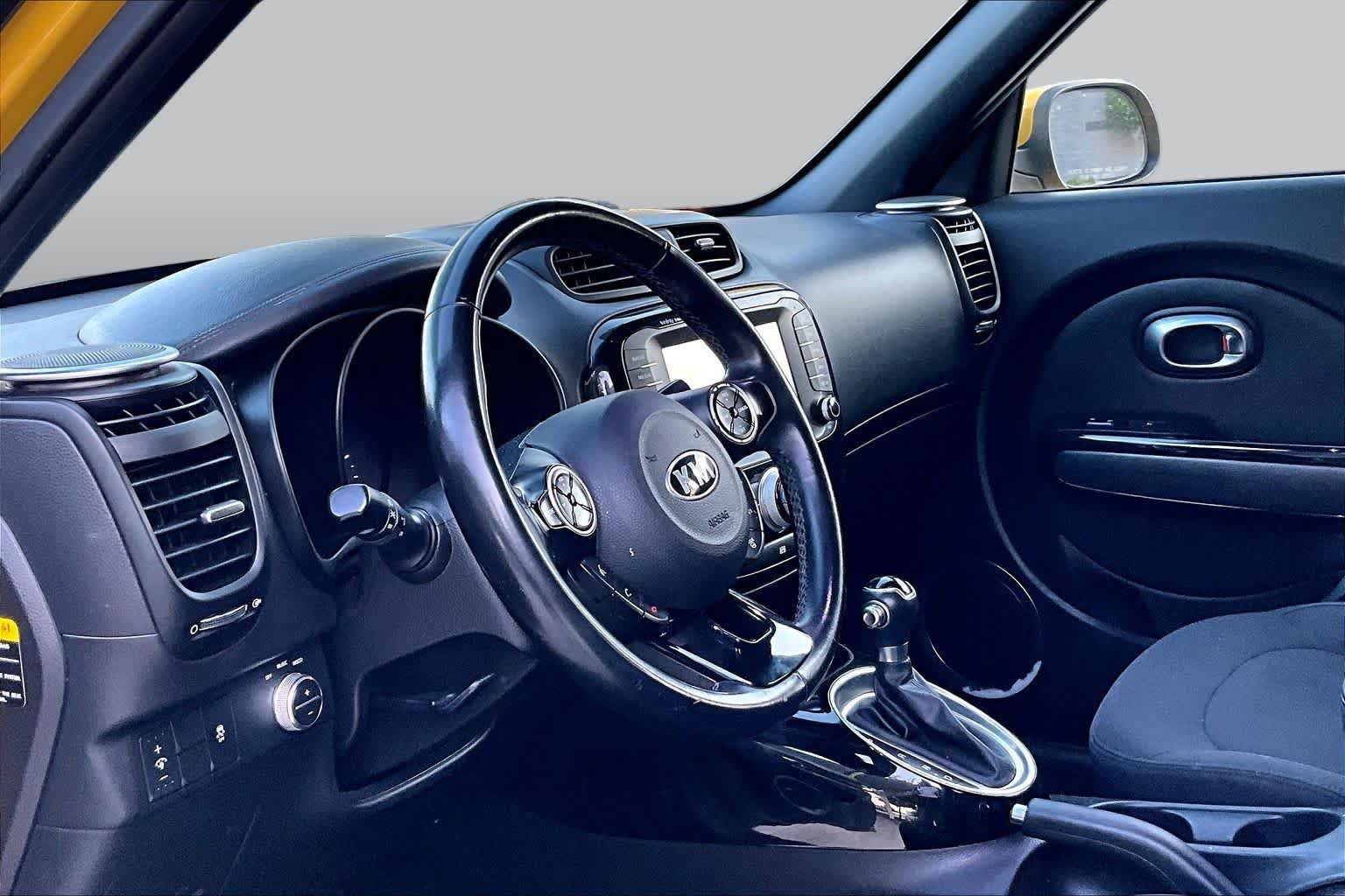 Used 2014 Kia Soul ! w/ Sun & Sound Package FWD image 17