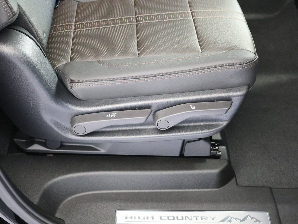 New 2025 Chevrolet Suburban High Country image 40