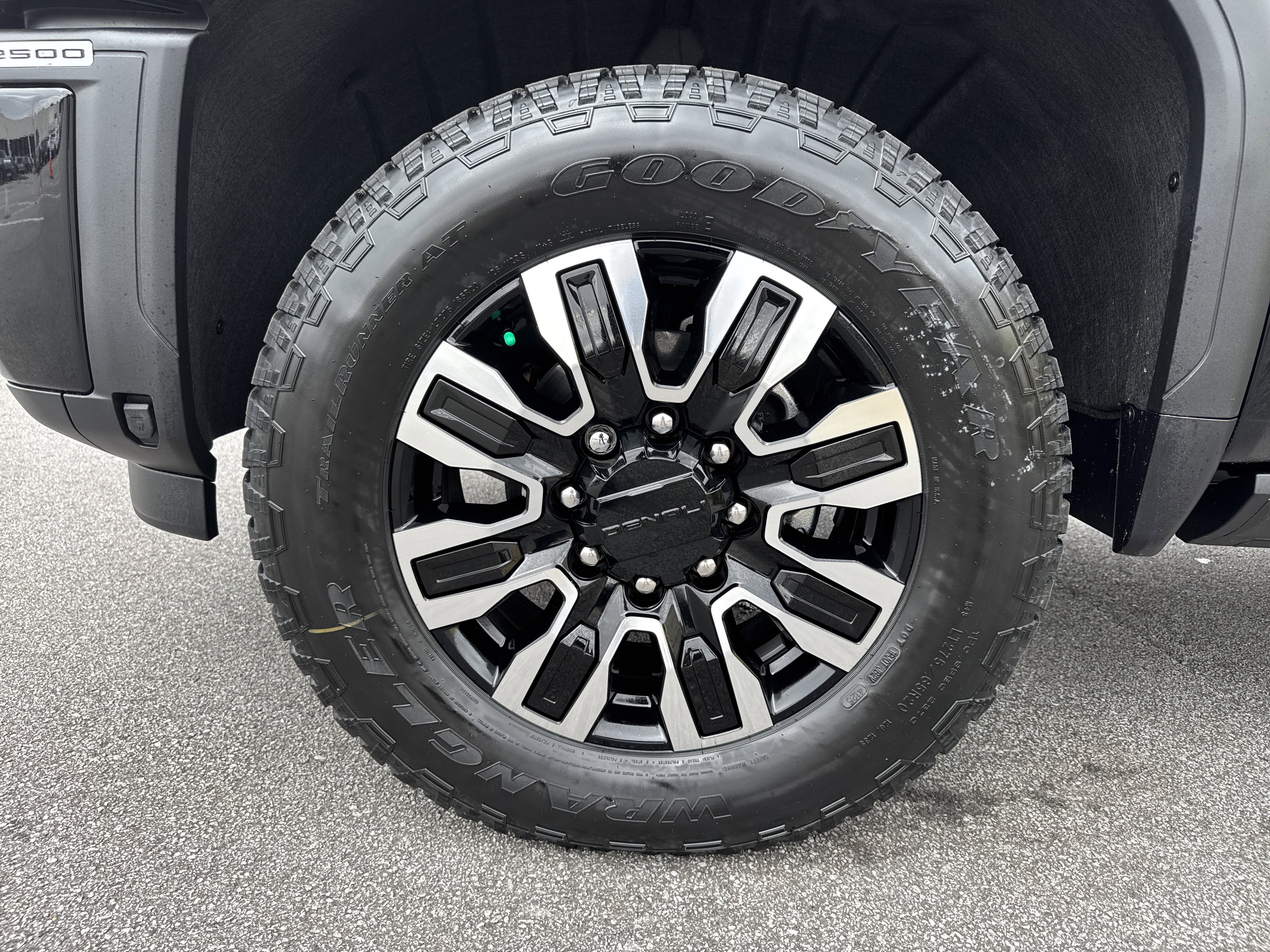 New 2026 GMC Sierra 2500 Denali Ultimate image 13