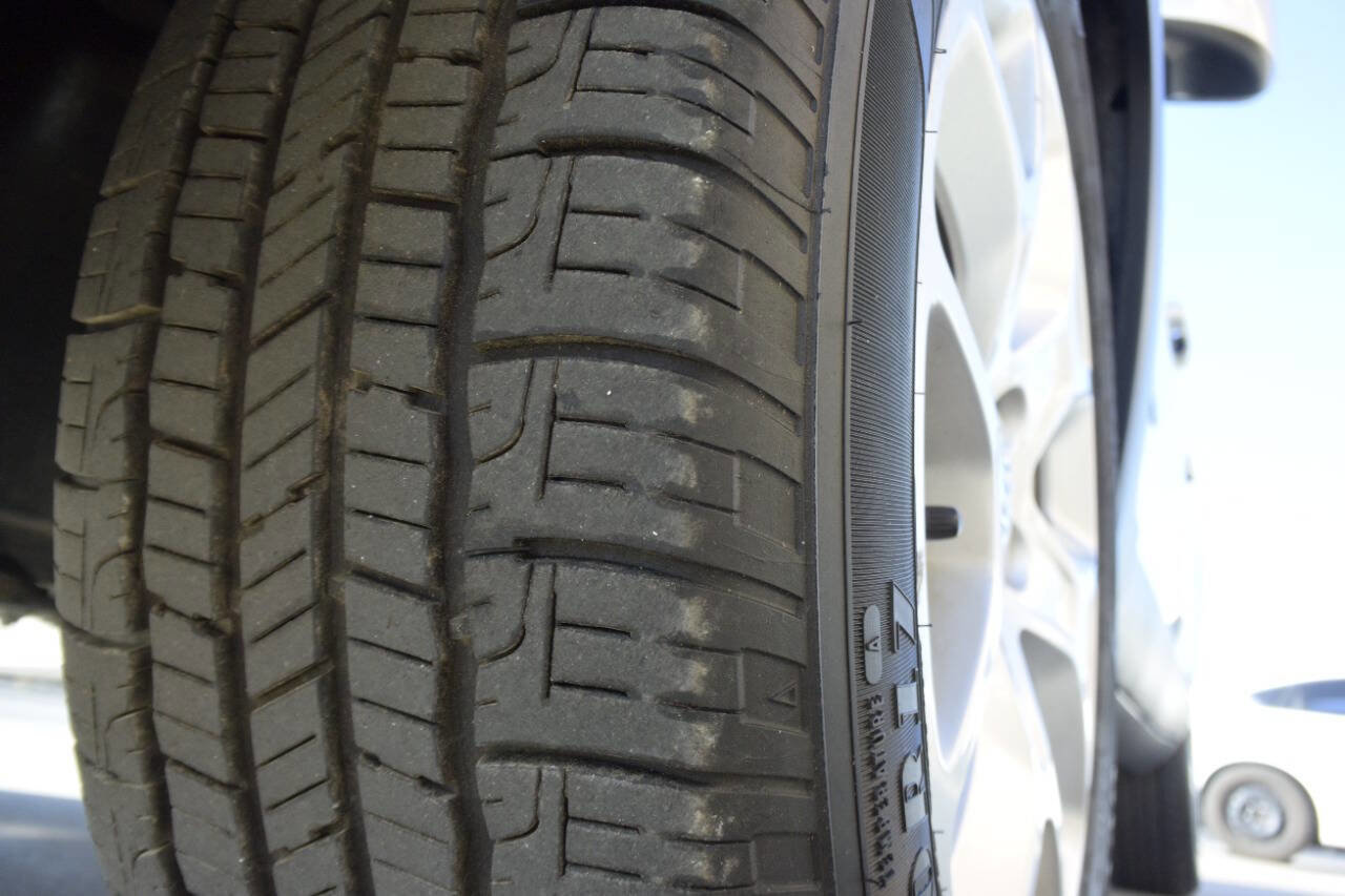 Used 2017 Jeep Renegade Latitude w/ Popular Equipment Group image 40