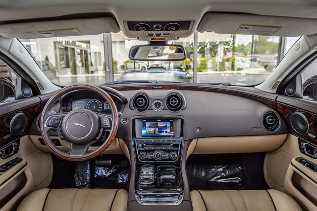 Used 2016 Jaguar XJ R-Sport RWD image 3