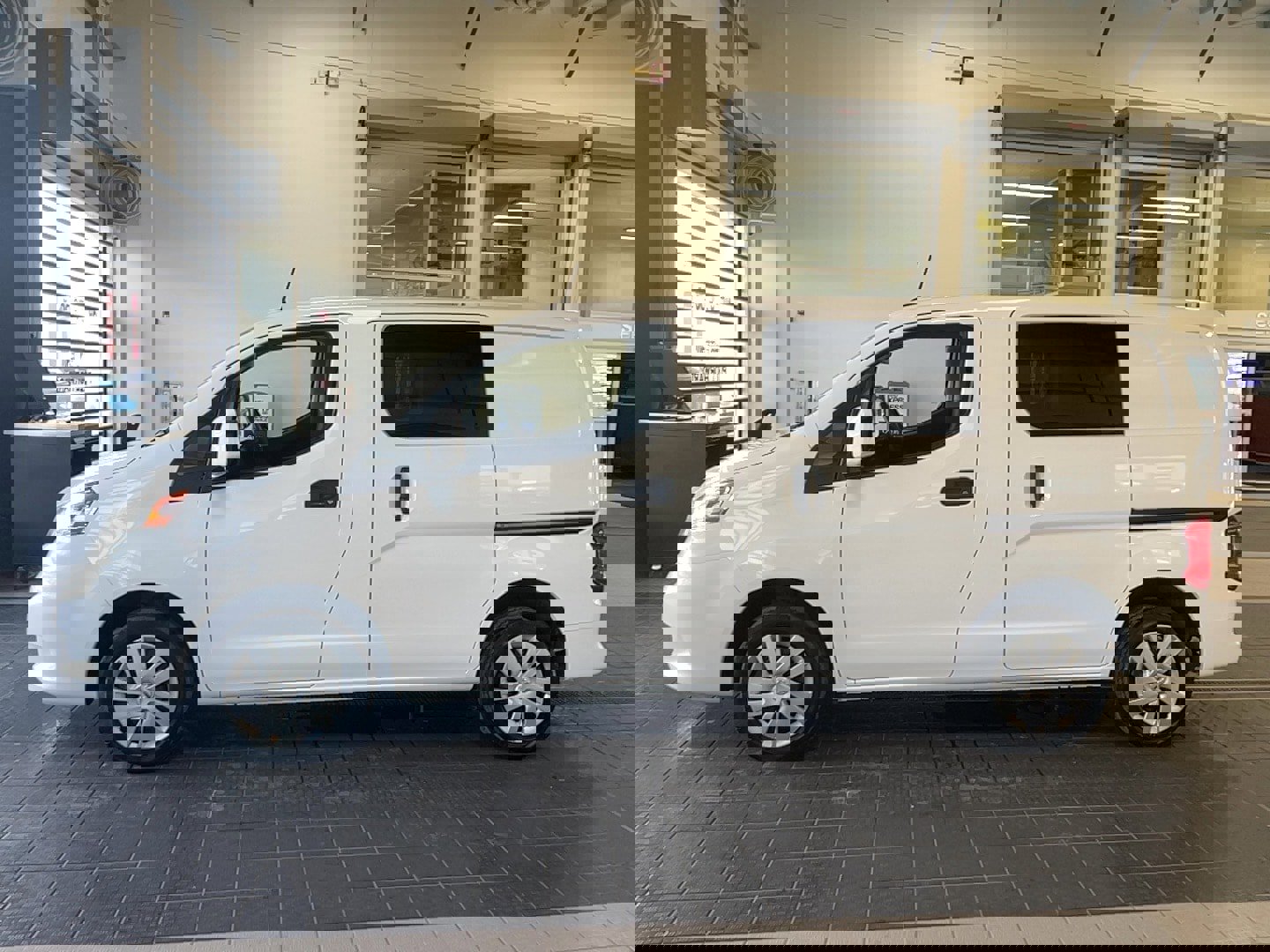Used 2021 Nissan NV200 SV w/ Sliding Door Glass Package image 4