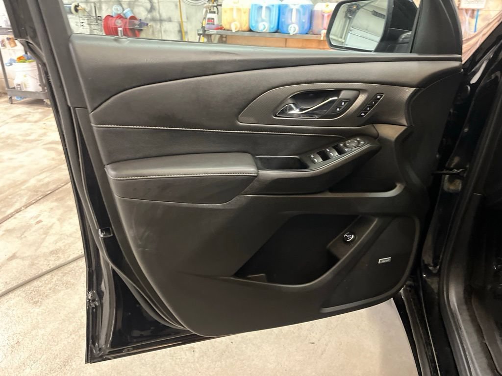 Used 2023 Chevrolet Traverse Premier w/ Redline Edition FWD image 12