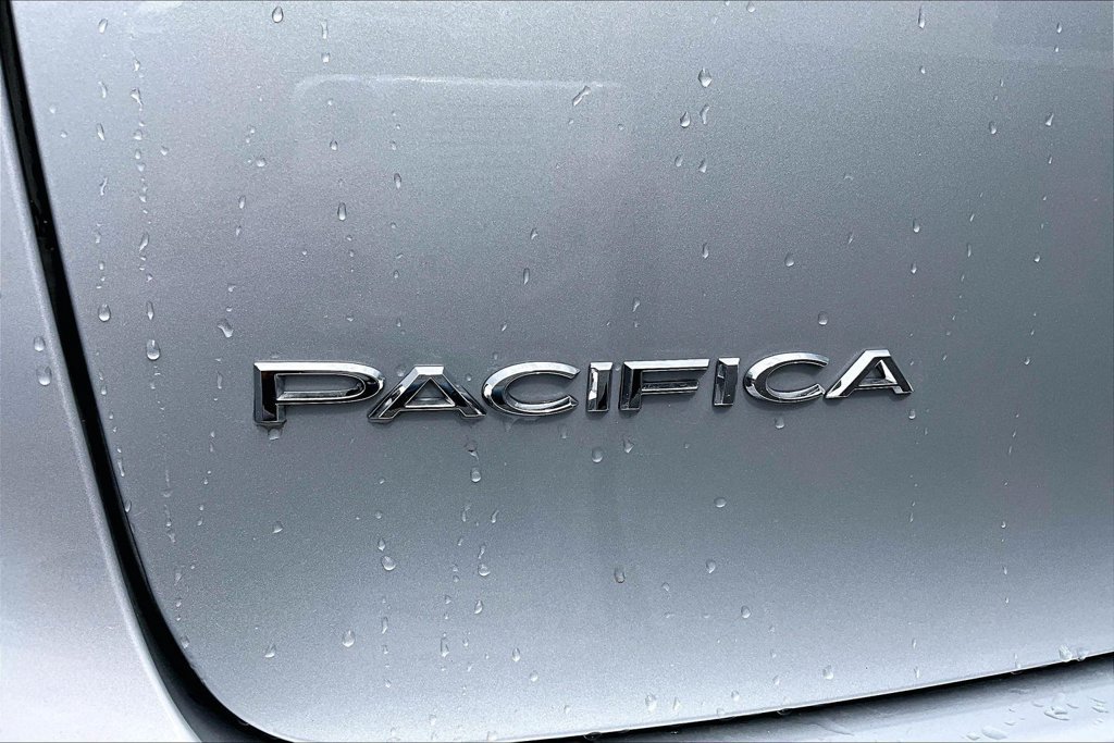 Certified 2026 Chrysler Pacifica Select FWD image 25