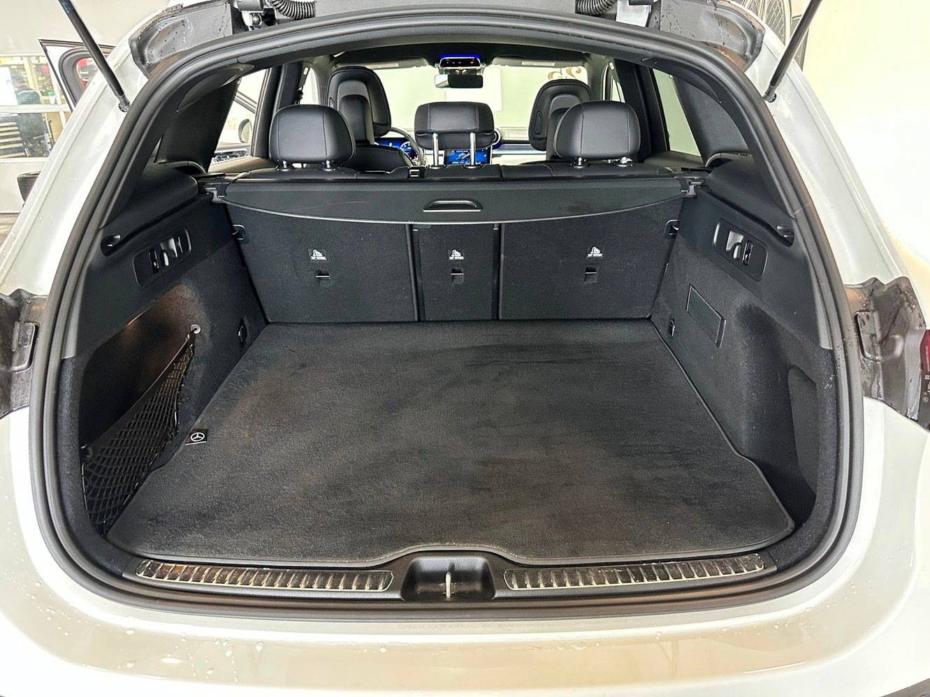 Used 2025 Mercedes-Benz GLC 300 4MATIC image 30