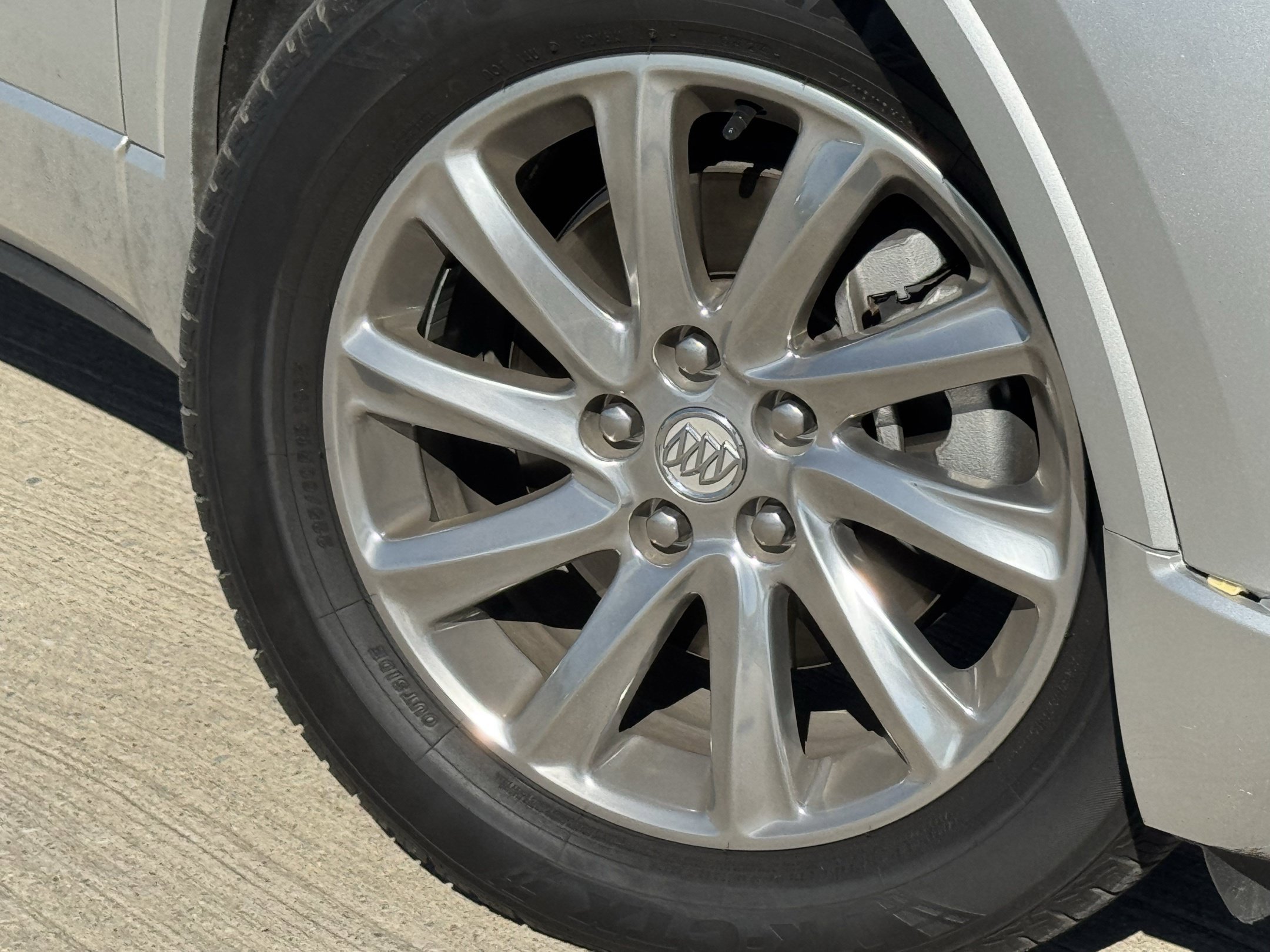 Used 2019 Buick Envision Essence FWD image 26