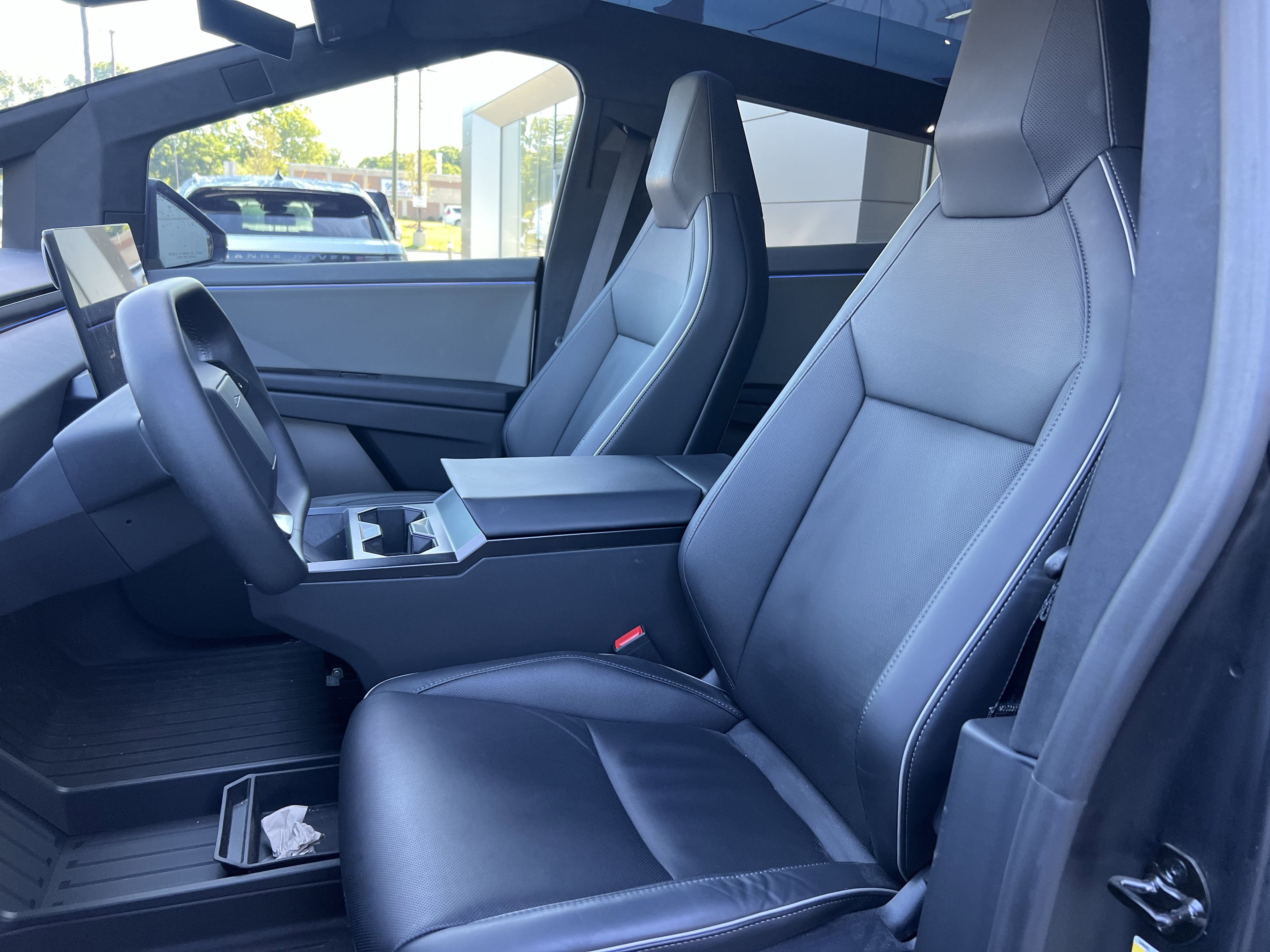 Used 2024 Tesla Cybertruck AWD Crew Cab image 18