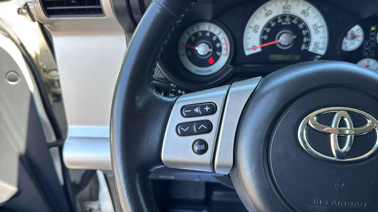 Used 2014 Toyota FJ Cruiser 4WD w/ Upgrade Package image 21