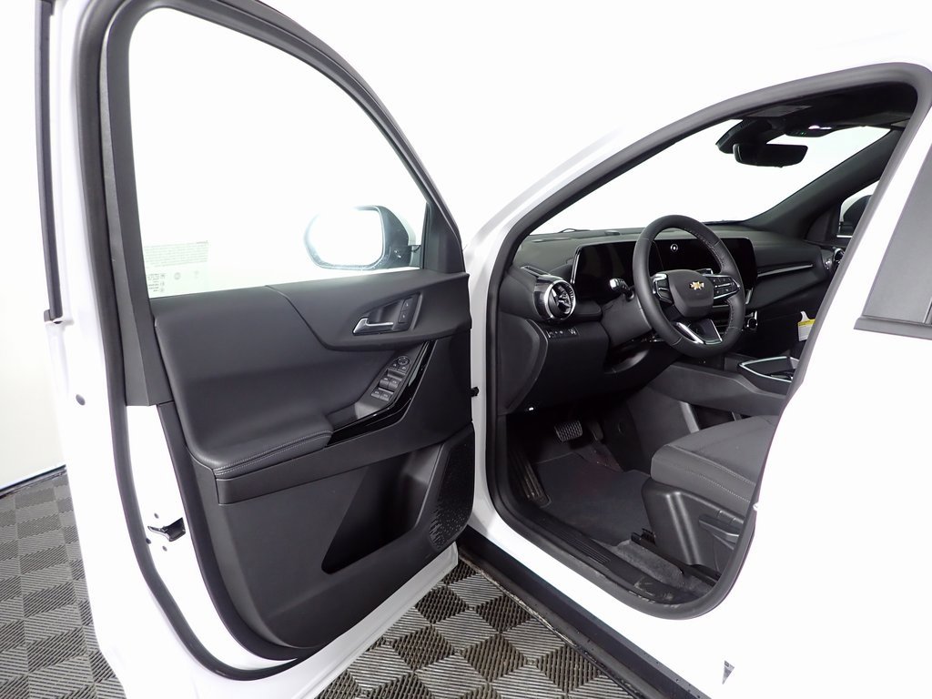 New 2025 Chevrolet Equinox LT w/ Safety and Technology Package image 16