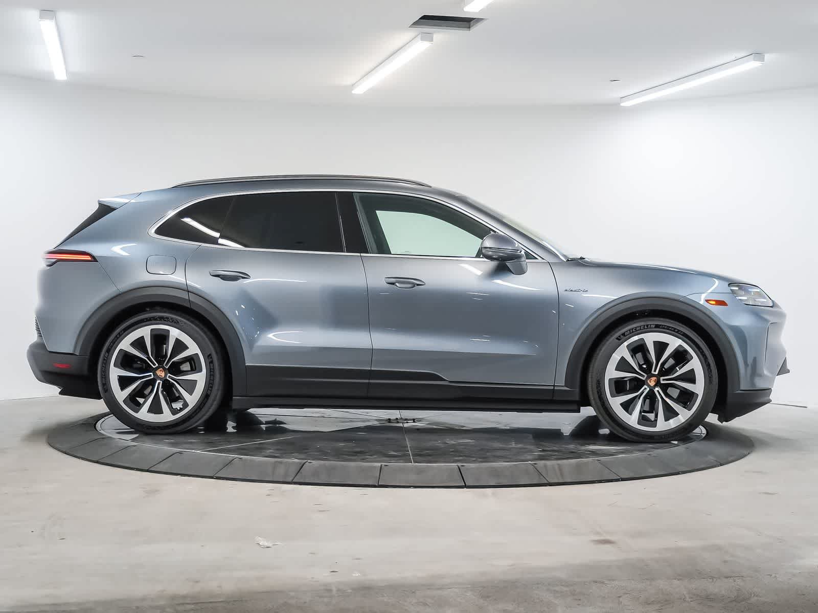 New 2026 Porsche Cayenne Electric AWD/4WD image 8