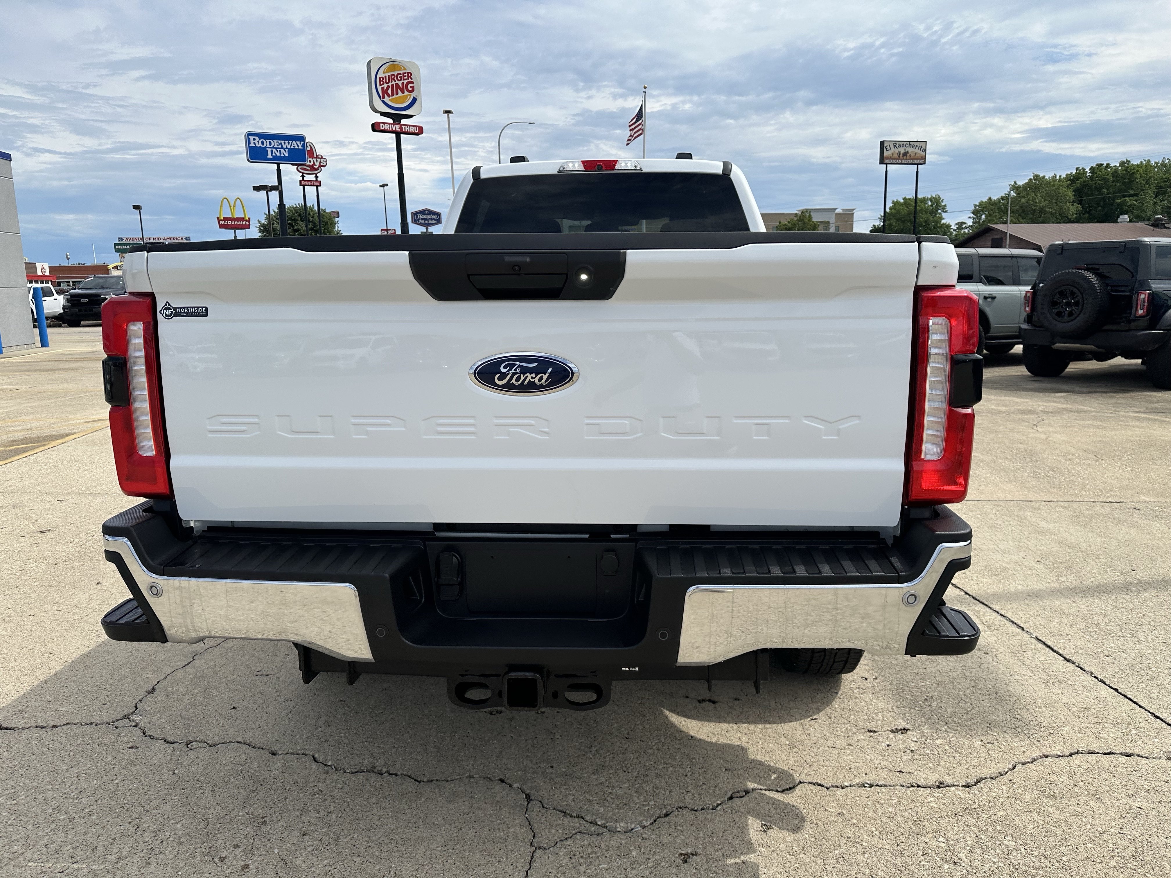 Used 2024 Ford F250 XLT w/ 360-Degree Camera Package AWD/4WD image 3