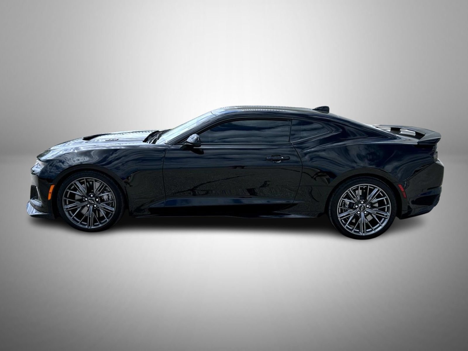Used 2022 Chevrolet Camaro ZL1 RWD image 8