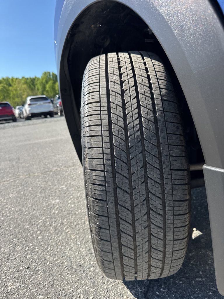 Used 2025 Nissan Kicks SV FWD image 28