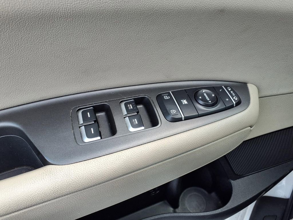 Used 2017 Kia Optima LX image 19