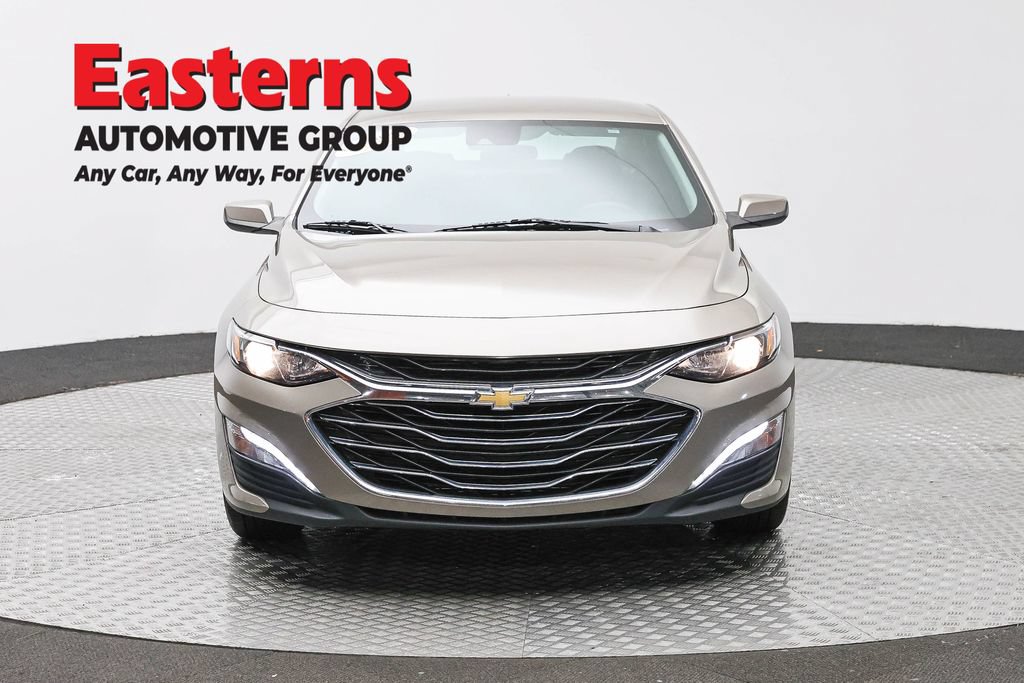 Used 2025 Chevrolet Malibu LT FWD image 2