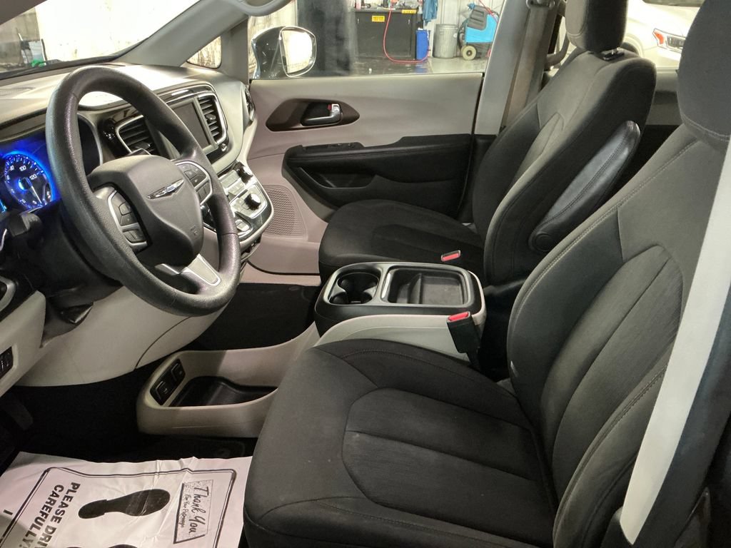 Used 2018 Chrysler Pacifica Touring Plus FWD image 14