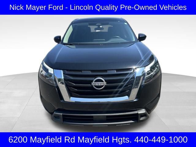 Used 2023 Nissan Pathfinder S w/ Cargo Package image 2