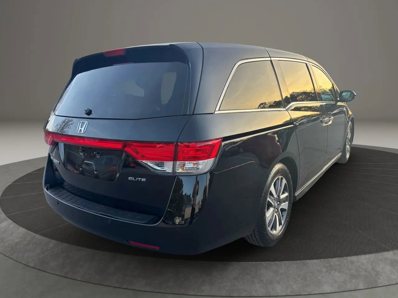 Used 2015 Honda Odyssey Touring image 8