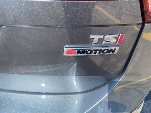 Used 2018 Volkswagen Tiguan SE w/ Panoramic Sunroof Package image 3