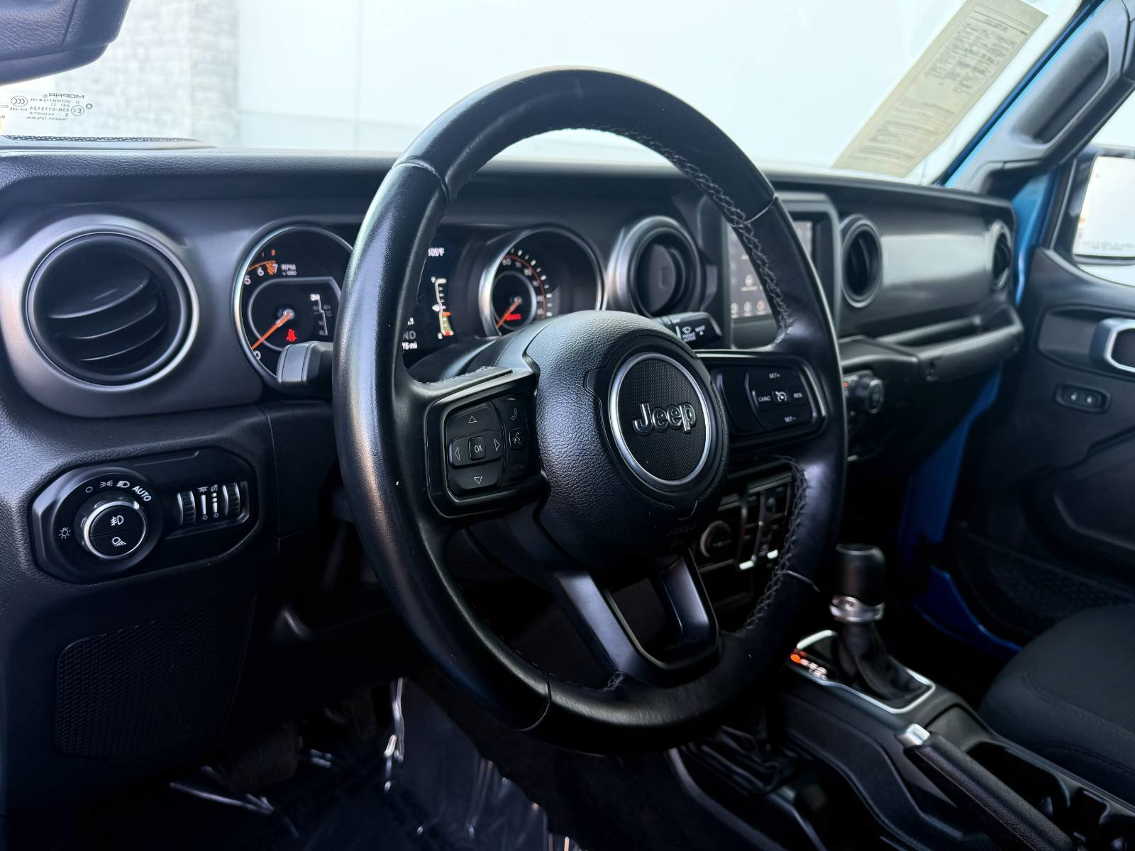 Used 2021 Jeep Gladiator Sport AWD/4WD image 15