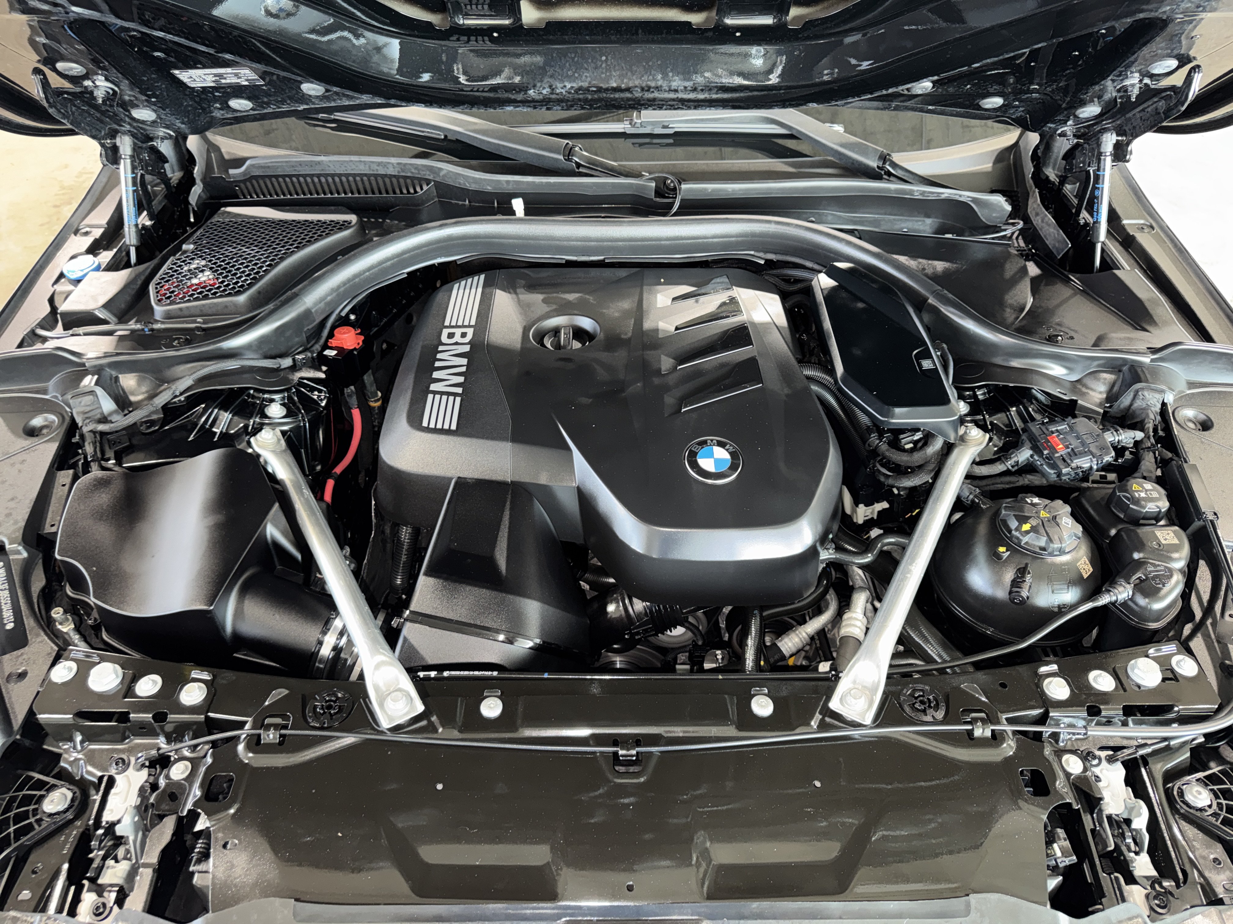 Used 2025 BMW 530i w/ M Sport Package RWD image 35