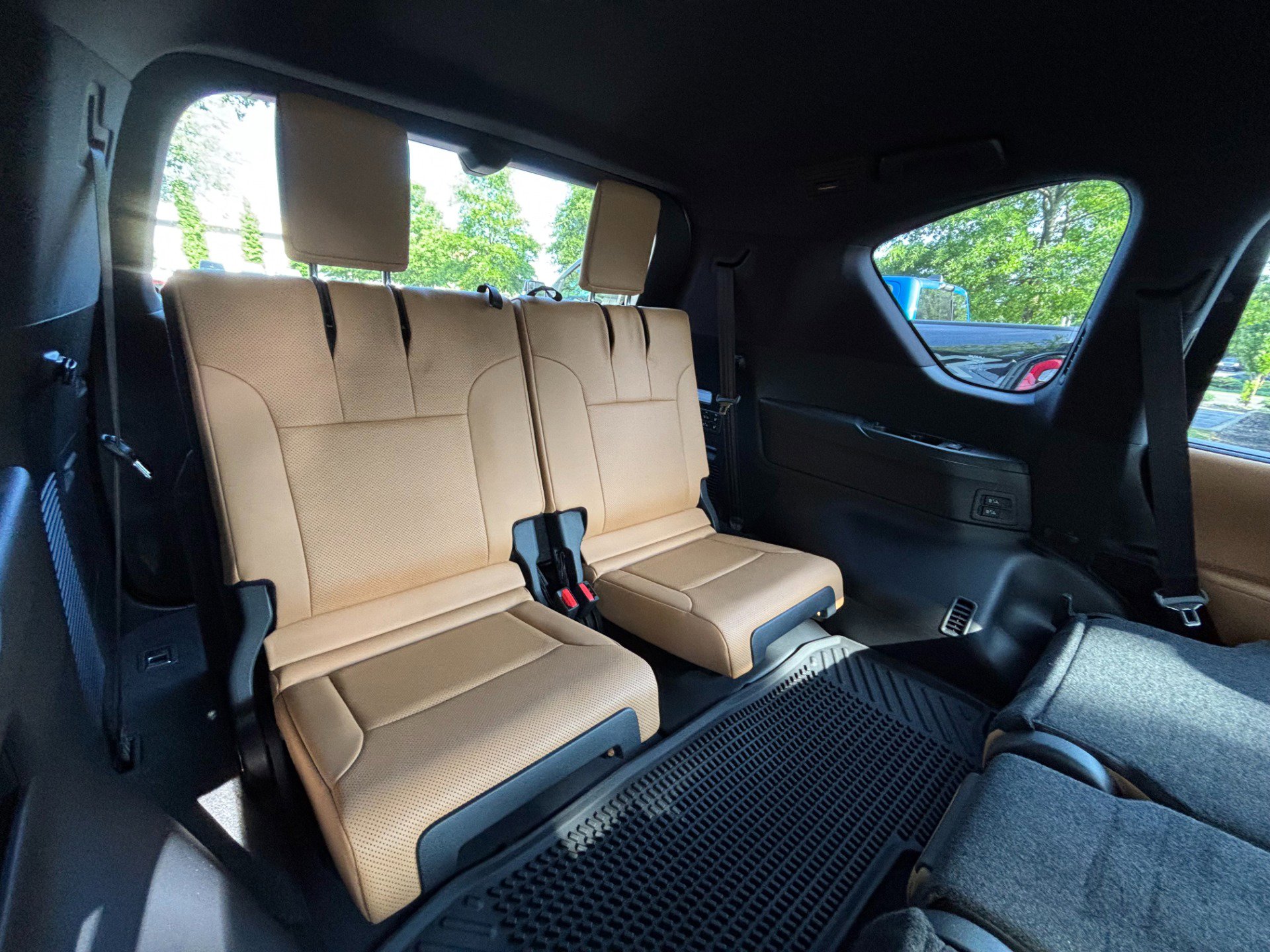 Used 2025 Lexus LX 600 4WD w/ Accessory Package (2T) image 31